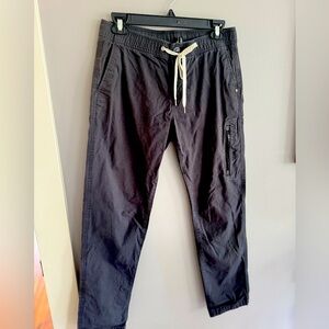 Vuori Ripstop pants, size small. Only worn 1-2 times.